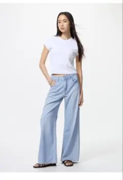 ドレープワイドフレアジーンズ　UNIQLOのサムネイル