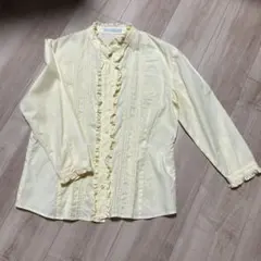 フリル付き　たまご色　黄色シャツ
