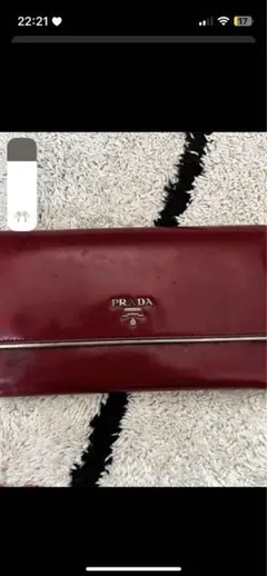 PRADA 赤 レザー 二つ折り財布