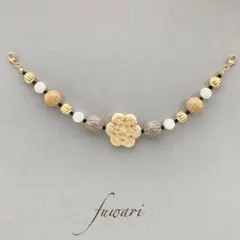 【ベージュ】季節を纏う一輪花、ウッドパーツの大人ナチュラルな羽織紐