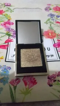 SUQQUアイシャドウトーンタッチアイズ107