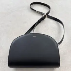 a.p.c ハーフムーン