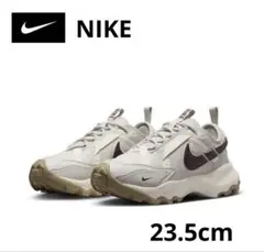 【新品】NIKE ナイキウィメンズ　TC7900 23.5cm
