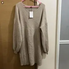新品　アロッタ　ベージュ Vネック 長袖ニットのサムネイル