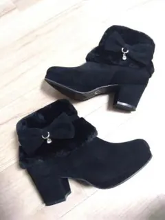 黒ショートブーツ ファーリボンアクセサリー 柔らかインソール L 23.5〜