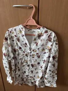 【未着用】ニコアンド ブラウス ホワイト 花柄 Niko and...