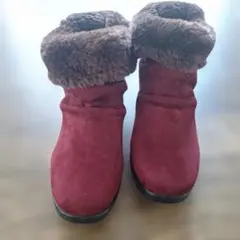 中に綿が入った暖かいスノーブーツ
