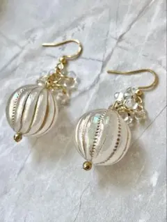 大ぶり ゴールドライン 揺れる ピアス／イヤリング【No.26-04】