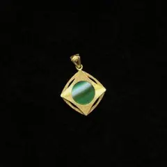 122 エメラルド？ 翡翠？ マカライト？ グリーン ゴールド ペンダントトップ
