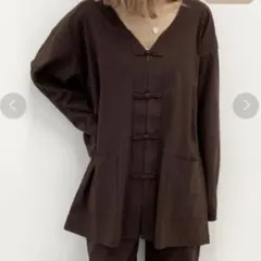 アプレジュールミニョン　Vネックチャイナシャツのサムネイル