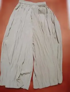 ユニクロ ワッシャーサテンスカートパンツ グリーン