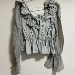 フリル付きグレー長袖ブラウス