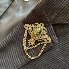 装飾的なブローチ