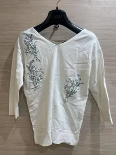 JUSGLITTY花柄刺繍 Vネック ニット 半袖 ホワイトのサムネイル