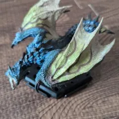 リオレウス亜種　モンスターハンター　フィギュア