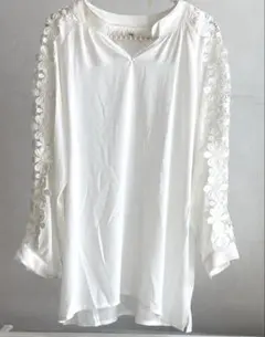 美品　袖レースフラワー Vネック　長袖ブラウス　シャツ　ホワイト　フリー