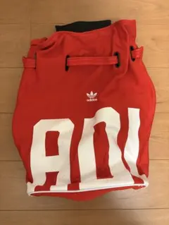 adidas ナップサック 正規品 レッド ビッグロゴのサムネイル