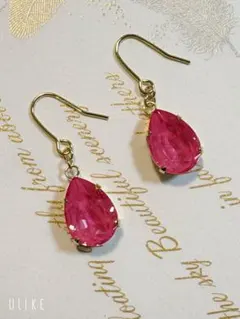 雫型ダリアイグナイトスワロフスキーのピアス