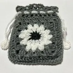 グラニースクエアの巾着袋！かぎ針編みの小物入れ！グレーのポーチ