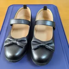 黒 リボン付き ストラップシューズ