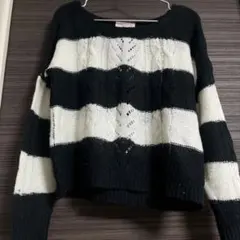 黒と白のストライプ 長袖ニットセーター