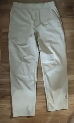 UNIQLO　ウルトラストレッチ　テーパードパンツ　ベージュ　S