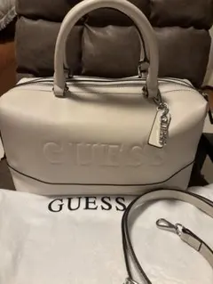 GUESS ベージュ ボストンバッグ