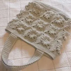 お花のハンドバッグ　ハンドメイド　グラニースクエア