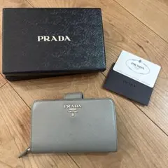 PRADA グレー 二つ折り財布