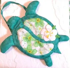 ✨ハワイアンキルト✨　ホヌ　ポーチ(MEGA)プルメリアの花付き