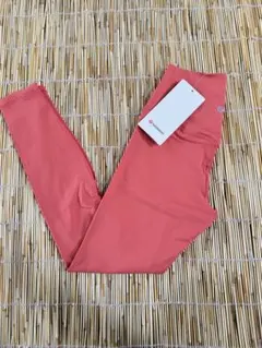 新品未使用lululemonさんご色ヨガパンツ size4/xs