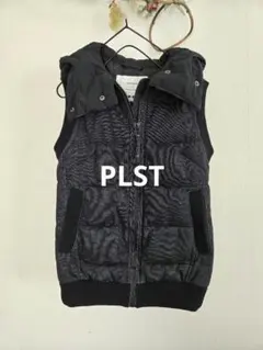 PLST 黒いフード付きダウンベスト