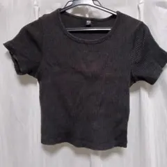ユニクロの黒 リブ編み 半袖 クロップドTシャツ