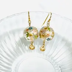 シンプルピアス　ゆらゆら揺れるピアス　サクラ柄