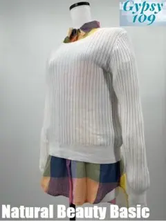 ナチュラルビューティーベーシック 薄手のセーター　白