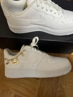 希少　ナイキ ウィメンズ エア フォース 1 '07 LX ホワイトペンダント