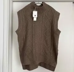 ブラウン ケーブルニット ハイネックベスト　タグ付き新品