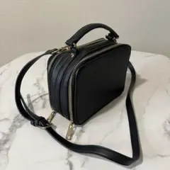ブラックショルダーバッグのサムネイル