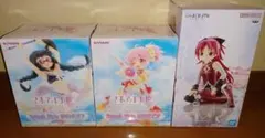 83＿魔法少女まどか☆マギカ　マギアレコード　フィギュア　３体セット