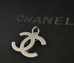 CHANEL シャネル ホリデー ロゴ チャーム ノベルティ　希少　シルバー