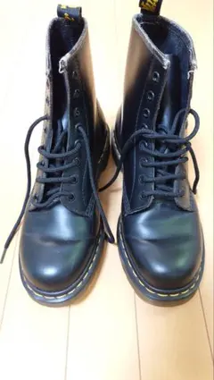 Dr. Martens 8ホール ブーツ ブラックのサムネイル