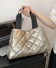 軽量　ハンドバッグ　エレガントなキルティングバッグ　シャンパンゴールド