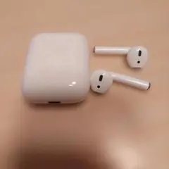ジャンク品 AirPods本体 ホワイト 充電ケース付き)