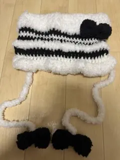 ハンドメイド ニット帽 ビーニー 白黒 リボンのサムネイル