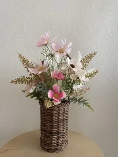コスモスとアネモネの造花アレンジメント あけび細工籠付き