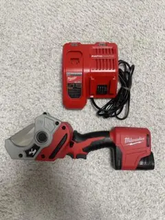 Milwaukee PVCカッター コードレスパイプカッター 充電器セット - メルカリ
