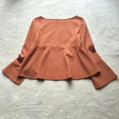 【ANAYI】新品タグ付き 日本製 フレアスリーブ ペプラムブラウスのサムネイル