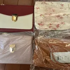 赤と白のショルダーバッグ