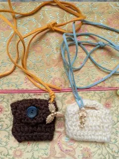 かぎ針編みの小さなバッグ型ネックレス　コインケース