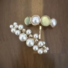 パールとグリーンストーンのヘアクリップ　2点セット